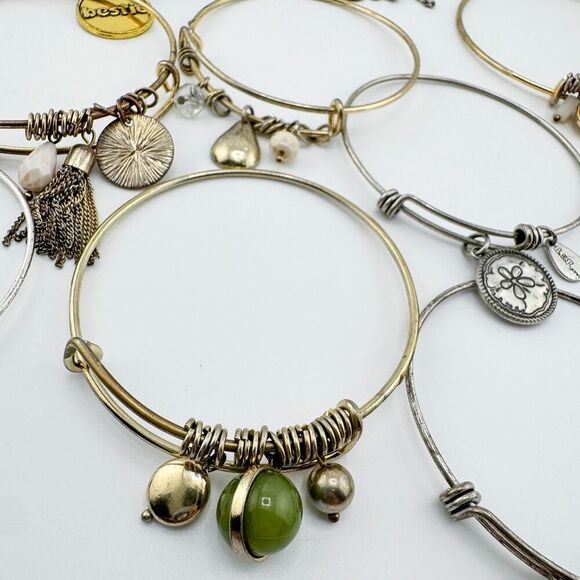 Vintage Charm Bracelets 12 Pieces - Silver Tone & Gold Tone Adjustable Bracelets - Picture 4 of 11